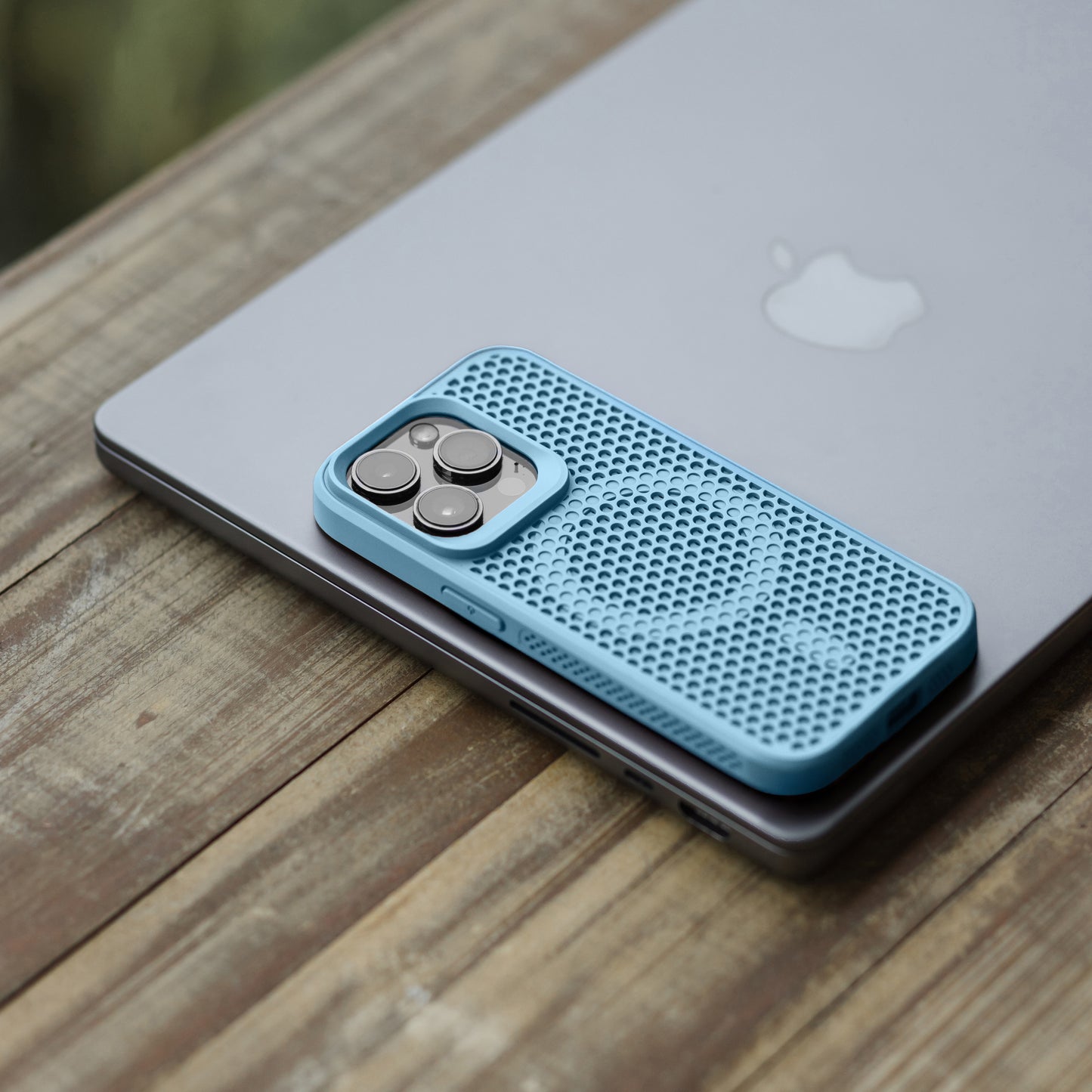 Magnetic Cooling Case – Breathable Hard Shell for MagSafe